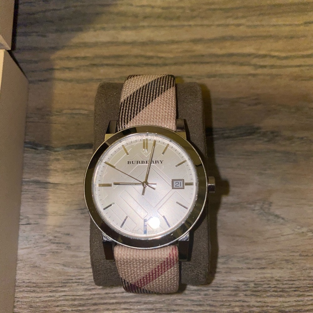 Burberry watch - Picture 4 of 4